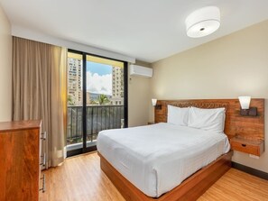 1 室のベッドルーム、デスク、WiFi