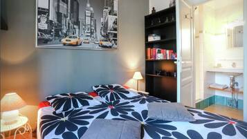 3 bedrooms, iron/ironing board, free WiFi, bed sheets