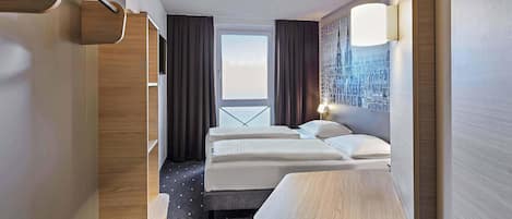 Hypo-allergenic bedding, desk, soundproofing, free WiFi