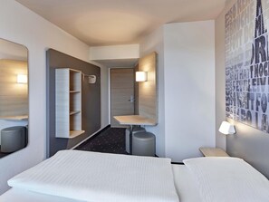Double Room | Hypo-allergenic bedding, desk, soundproofing, free WiFi - B&B Hotel Köln-West (Cologne)