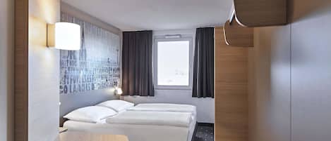 Hypo-allergenic bedding, desk, soundproofing, free WiFi