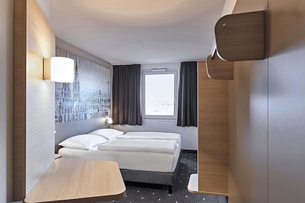 Allergitestet sengetøy, skrivebord, lydisolert og wi-fi (inkludert)