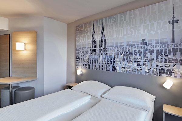 Double Room | Hypo-allergenic bedding, desk, soundproofing, free WiFi