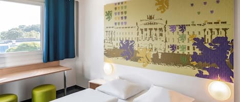 Camera doppia | Biancheria da letto ipoallergenica, una scrivania, insonorizzazione