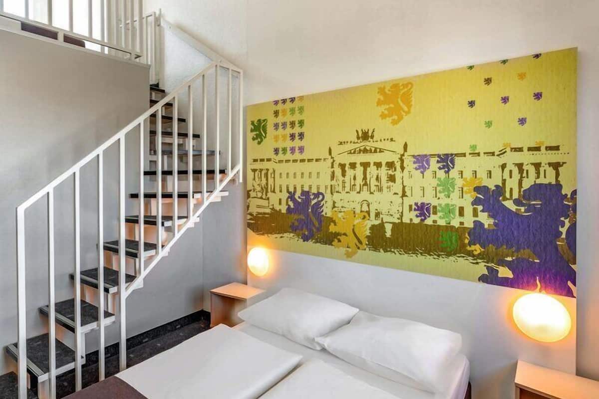 Quadruple Room | Hypo-allergenic bedding, desk, soundproofing, free WiFi