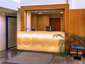 Lobby - B&B Hotel Braunschweig-Nord (Braunschweig)