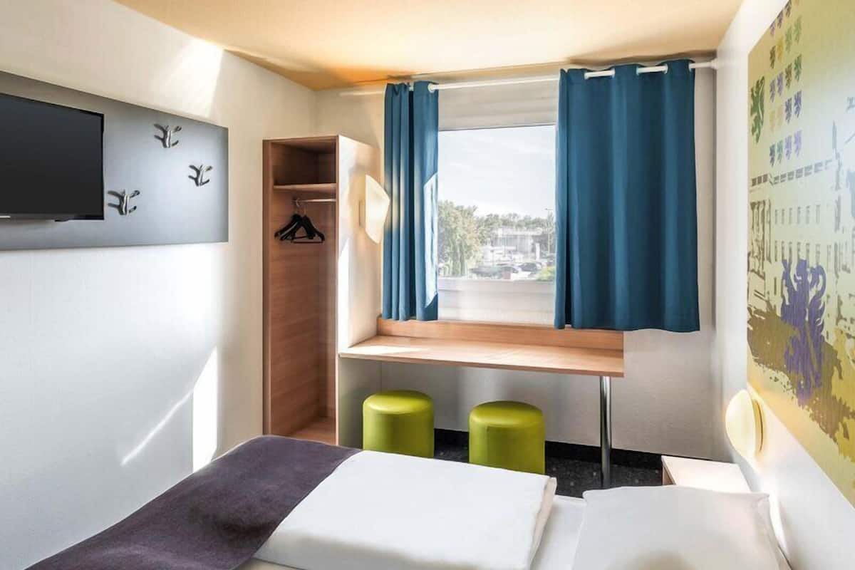 Double Room | Hypo-allergenic bedding, desk, soundproofing, free WiFi