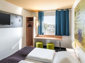 Double Room | Hypo-allergenic bedding, desk, soundproofing, free WiFi - B&B Hotel Braunschweig-Nord (Braunschweig)