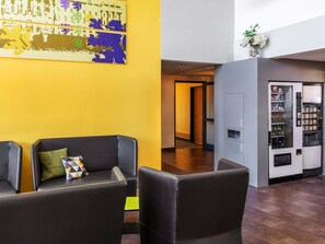 Lobby - B&B Hotel Braunschweig-Nord (Braunschweig)