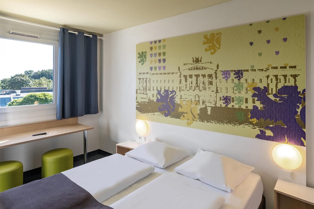 Chambre double | 1 chambre, literie hypoallergĂ©nique, bureau, systĂšme dâinsonorisation