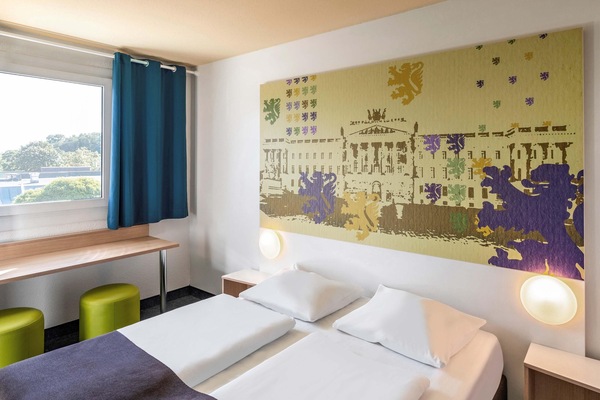 Hypo-allergenic bedding, desk, soundproofing, free WiFi