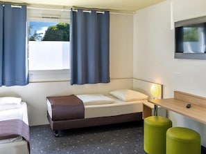 1 bedroom, hypo-allergenic bedding, desk, soundproofing