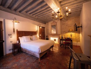 Junior-Suite | Minibar, individuell dekoriert, individuell eingerichtet