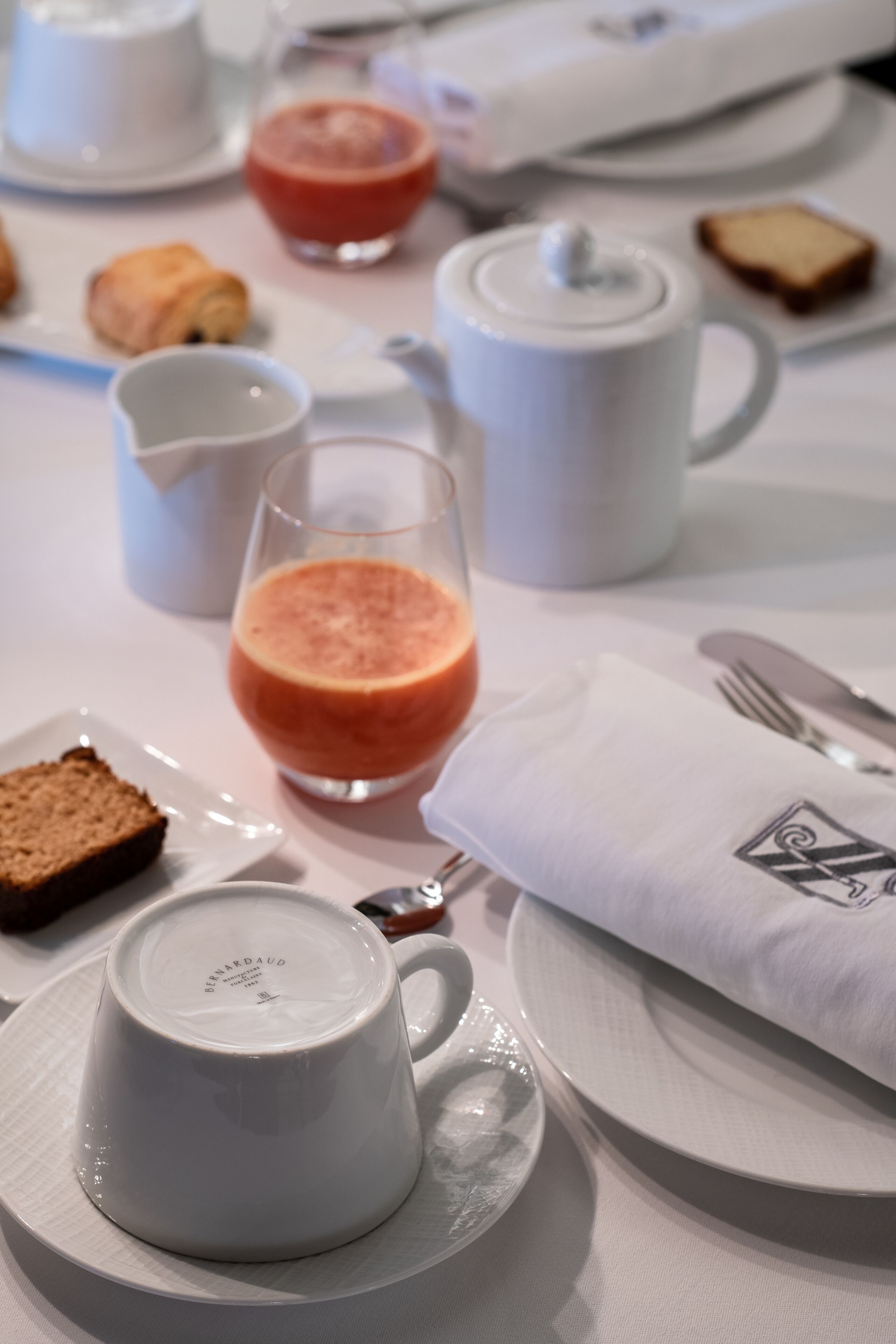 daily full breakfast (eur 25 per person)