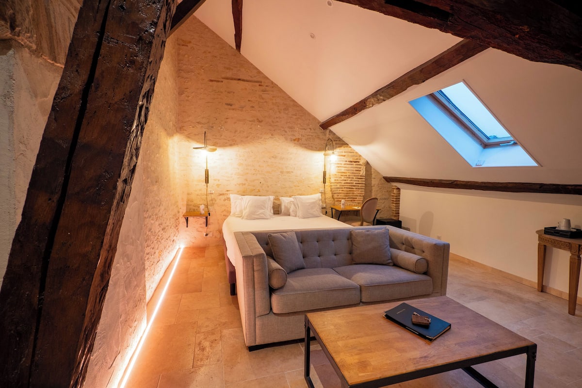 Minibar, individually decorated, individually furnished, soundproofing