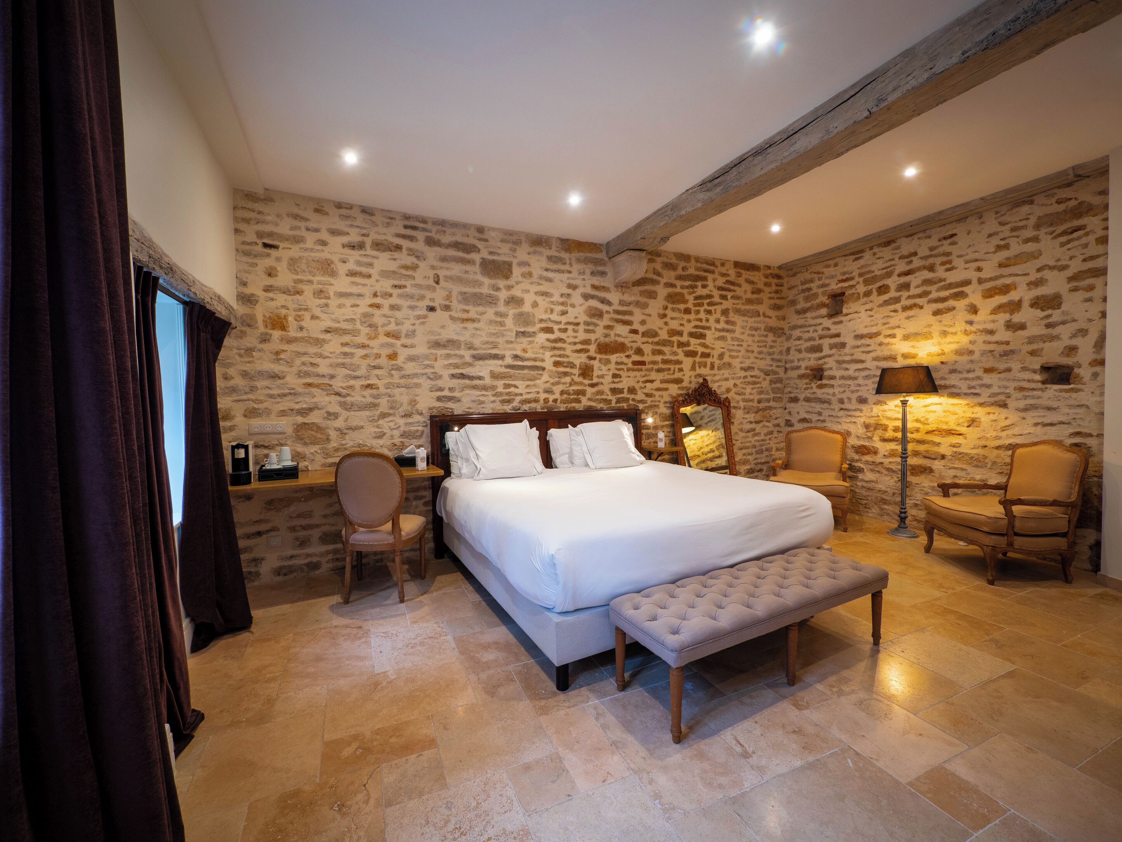 Minibar, individually decorated, individually furnished, soundproofing