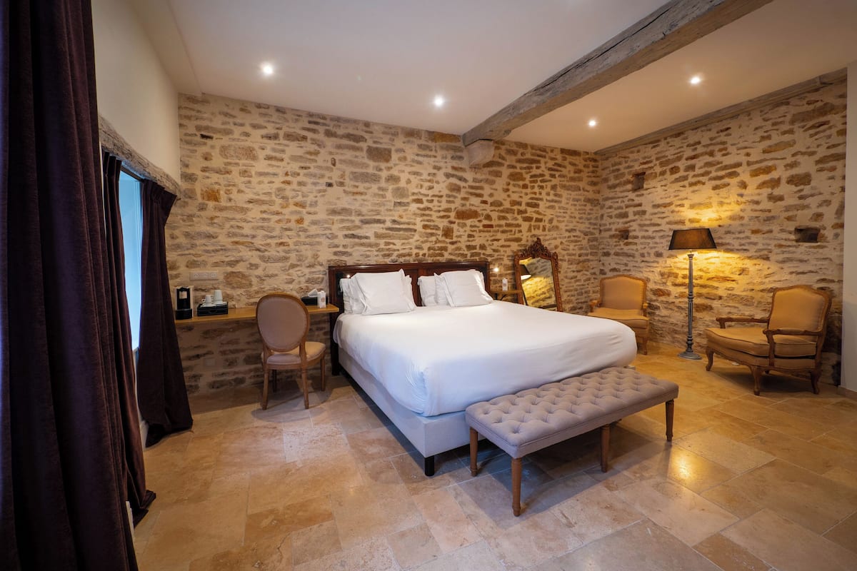 Minibar, individually decorated, individually furnished, soundproofing