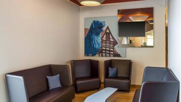 Roupas de cama antialérgicas, escrivaninha, Wi-Fi de cortesia