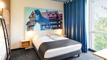 Vierbettzimmer | Allergikerbettwaren, Schreibtisch, kostenloses WLAN, Bettwäsche