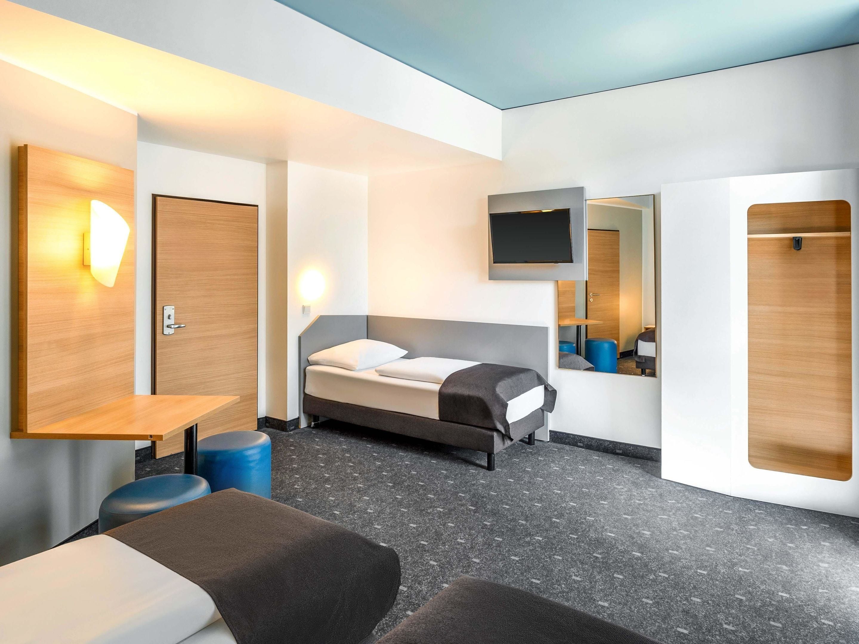 Quarto triplo | Roupas de cama antialérgicas, escrivaninha, Wi-Fi de cortesia