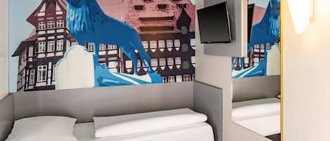 Hypo-allergenic bedding, desk, free WiFi, bed sheets