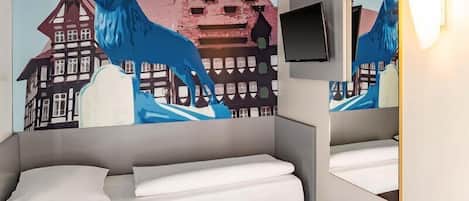 Hypo-allergenic bedding available, desk, WiFi (free), bed sheets