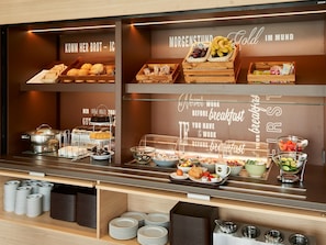 Dagelijks ontbijtbuffet (EUR 13.9 per persoon)