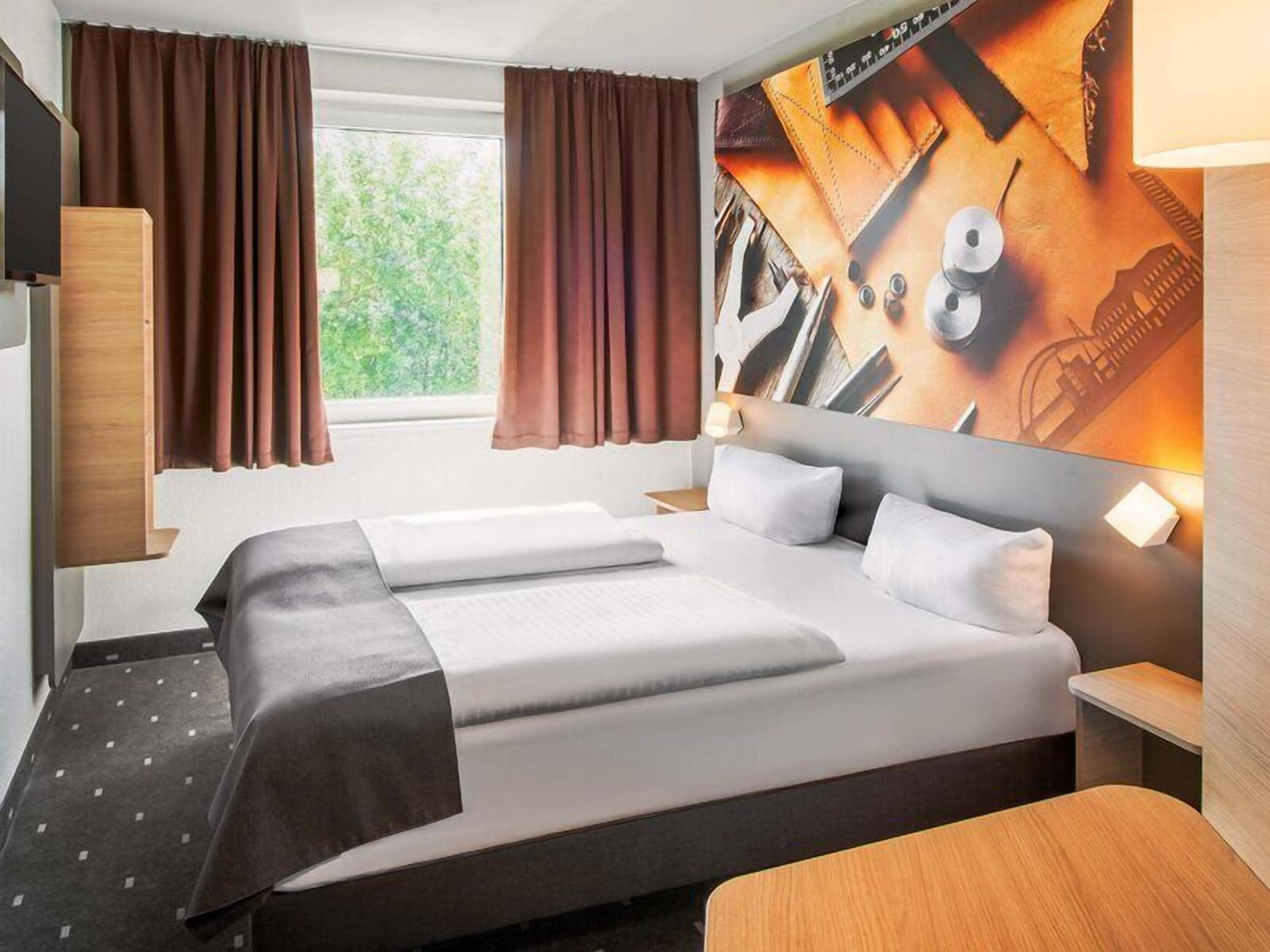 Double Room | Hypo-allergenic bedding available, desk, soundproofing, WiFi (free)