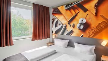 Hypo-allergenic bedding, desk, soundproofing, free WiFi