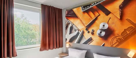 Hypo-allergenic bedding, desk, soundproofing, free WiFi