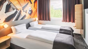 Habitación con 2 camas individuales | Ropa de cama hipoalergénica, escritorio, insonorización y wifi gratis