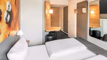 Habitación doble | Ropa de cama hipoalergénica, escritorio, sistema de insonorización