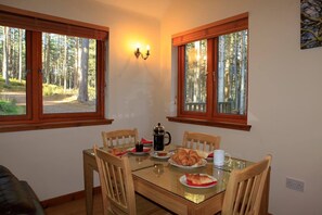 32-inch flat-screen TV with digital channels, TV - Cairngorm Lodges (Aboyne)