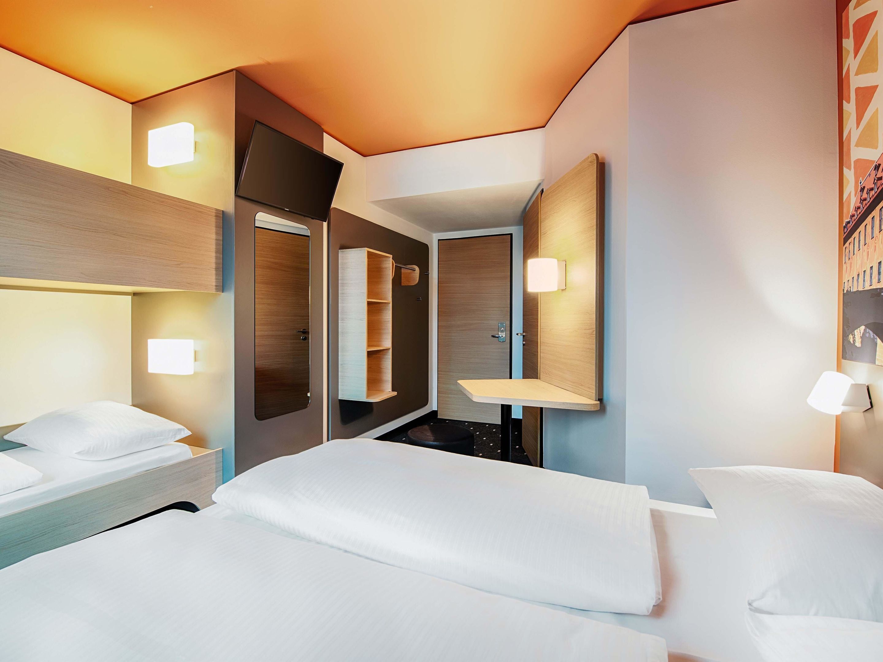 Quadruple Room | Desk, soundproofing, WiFi (free), bed sheets