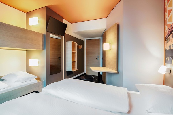 Quadruple Room | Desk, soundproofing, WiFi (free), bed sheets