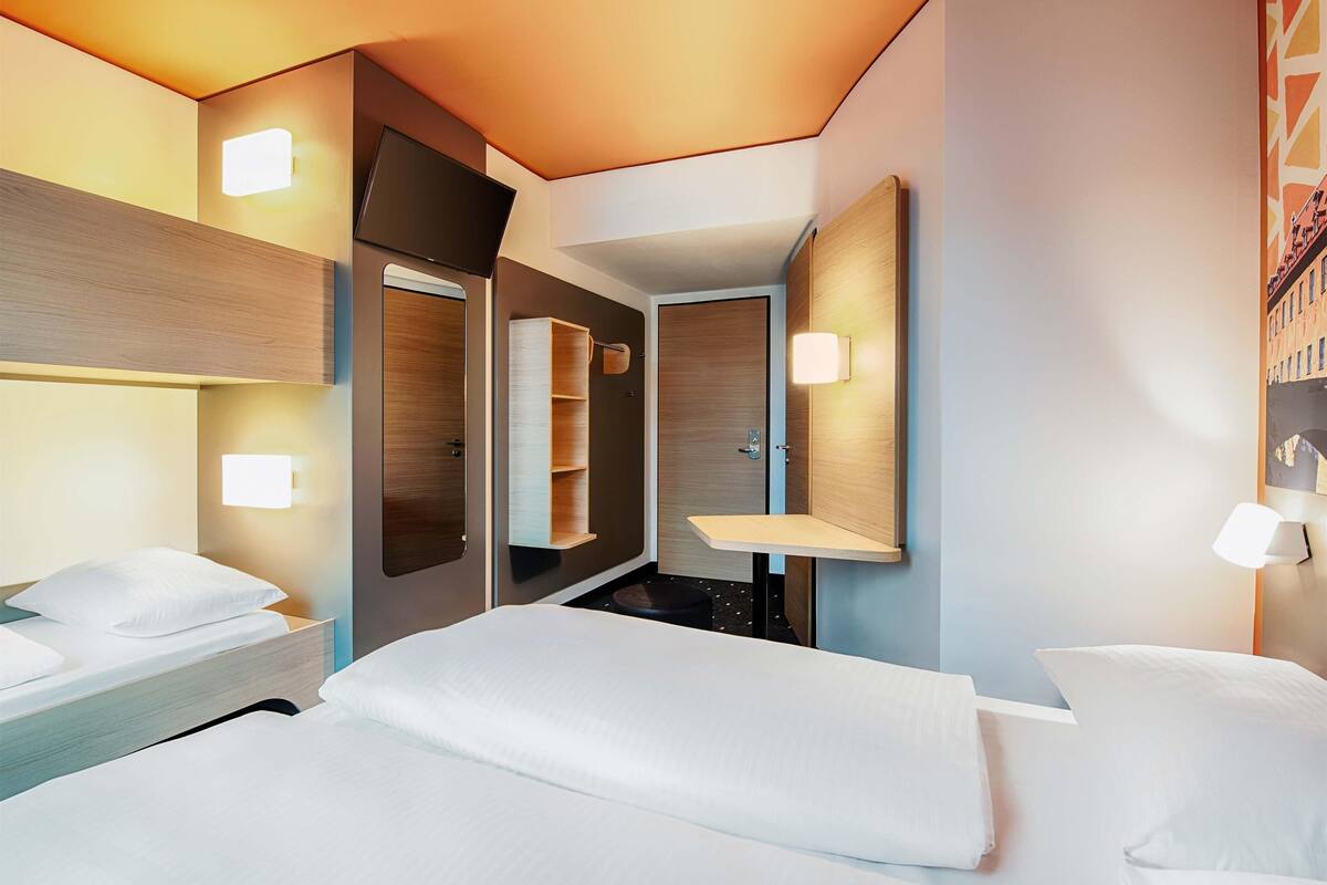 quadruple room | 1 bedroom, desk, soundproofing, free wifi