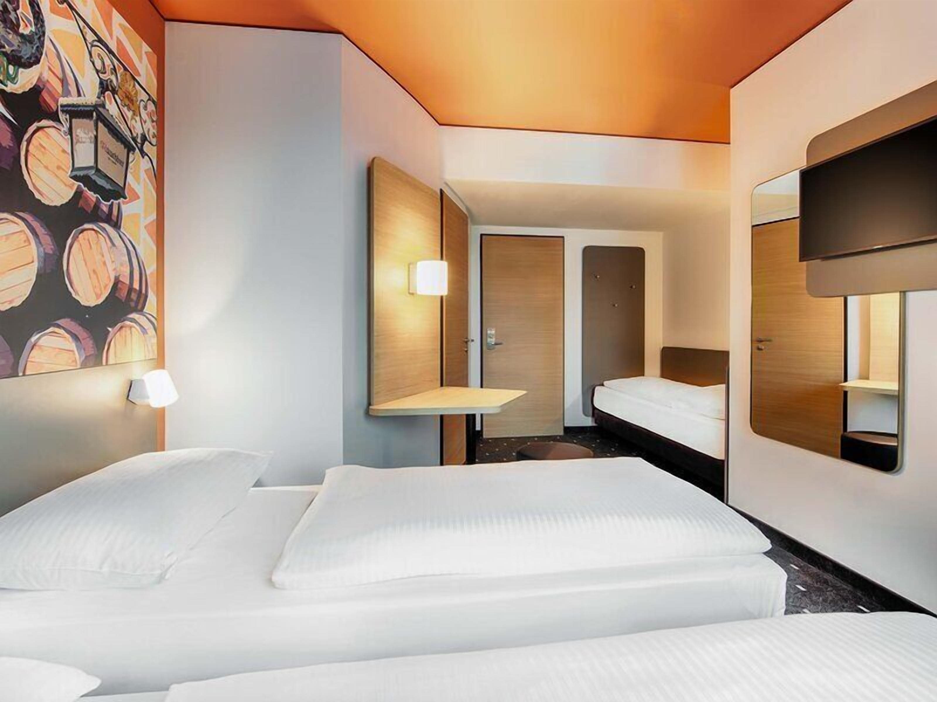Quarto triplo | Escrivaninha, quartos à prova de som, Wi-Fi de cortesia, roupa de cama