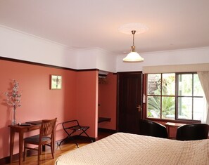 4 Schlafzimmer, Bügeleisen/Bügelbrett, WLAN, Bettwäsche
