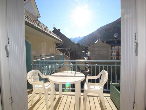 2-room cabin apartment with balcony, parking, pets allowed, Wi-Fi
