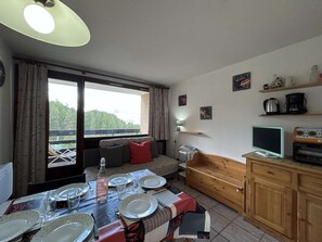TV - Ski-in/Ski-out Apt for 6, Pets Welcome, Parking Included (Montgenèvre)