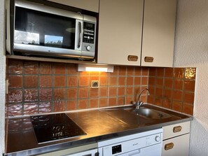 雪櫃、微波爐、爐具、洗碗機