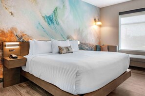 Muebles diferentes, escritorio y espacio para trabajar con laptop 