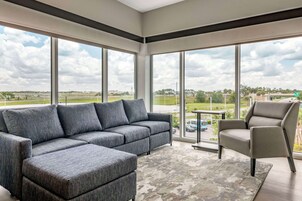 Suite, 1 King Bed, Accessible, Non Smoking