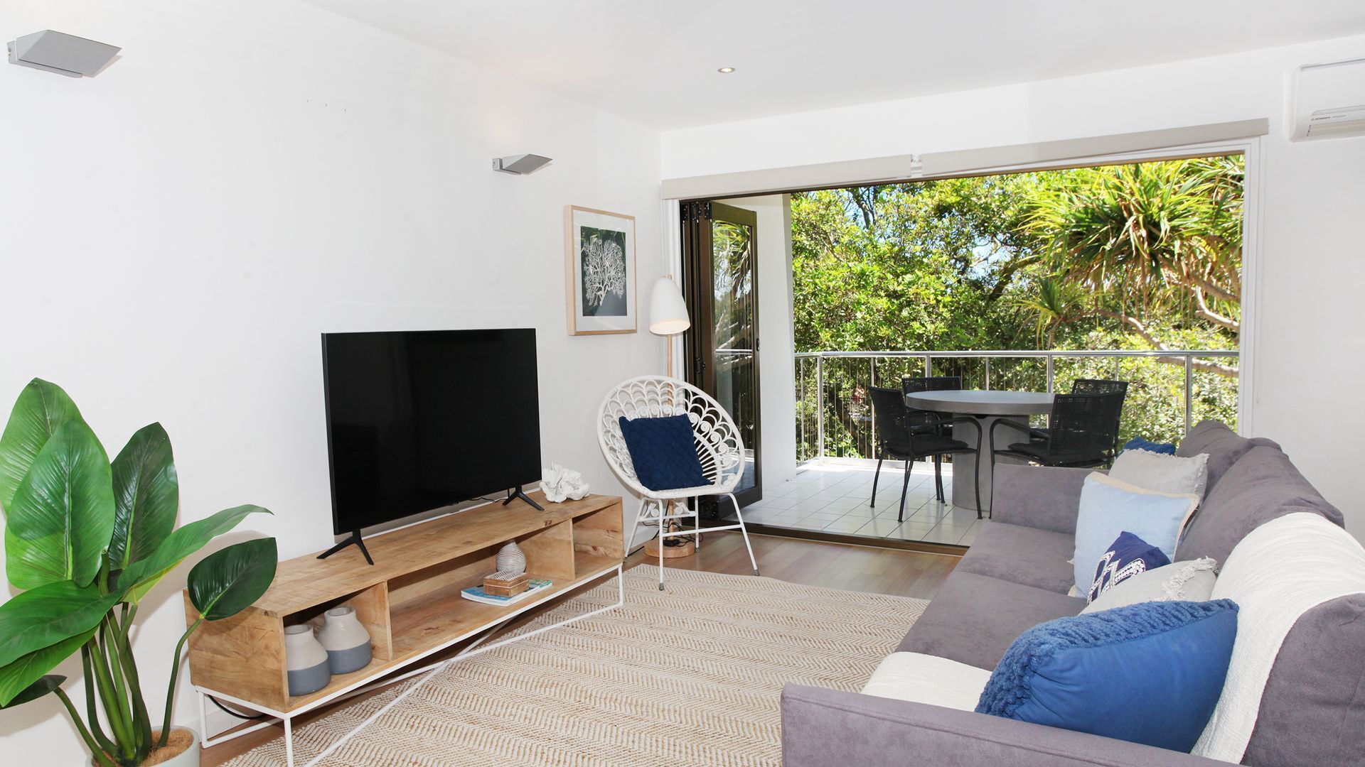 Windmill 4 - Two Bedroom Beachside Apartment on Parkyn Parade! — image 7