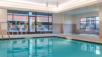Indoor pool, sun loungers