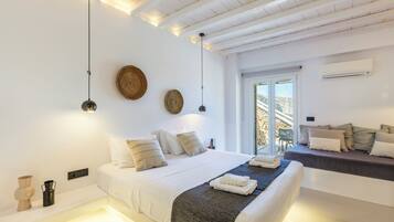 Vil·la Club, piscina privada, vistes al mar | Llençols de cotó egipci, roba de llit d'alta qualitat i cobrellits