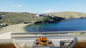 Vila exclusiva, piscina particular, vista para o mar | Vista da sacada