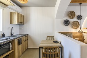 Suite Deluxe, 1 cama Queen size y sofá cama, hidromasaje, vista al mar | Microondas