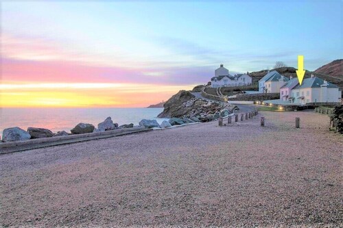 Beachside family house sleeps 8 pet friendly