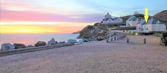 Beachside family house sleeps 8 pet friendly